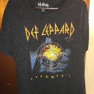 Def Leppard band tee!